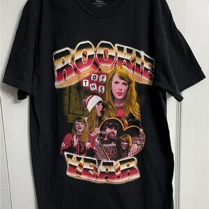 Taylor Swift “Rookie Of The Year” Kansas City Chiefs Black T-Shirt